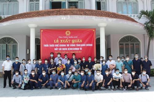 Lễ xuất quân đoàn cán bộ ngành y tế tỉnh Thừa Thiên Huế hỗ trợ tỉnh Bình Dương chống dịch