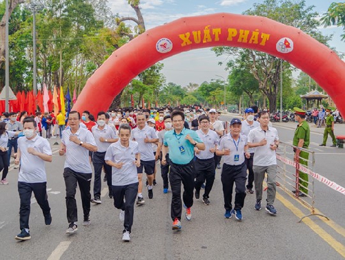 Gần 2000 vận động viên tham dự giải chạy việt dã truyền thống ở Thừa Thiên - Huế