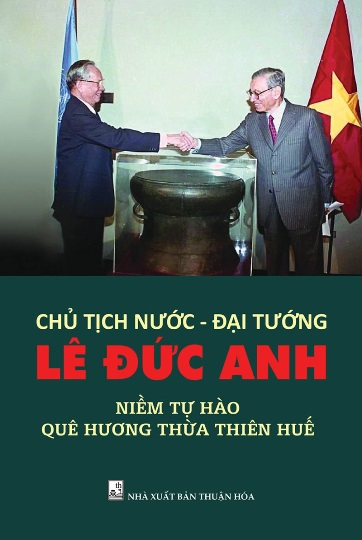 Ra mắt sách  “Chủ tịch nước – Đại tướng Lê Đức Anh, niềm tự hào quê hương Thừa Thiên Huế”  