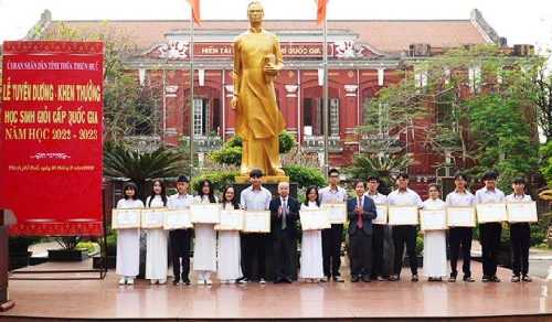 Tuyên dương, khen thưởng 62 học sinh đạt giải trong kỳ thi học sinh giỏi quốc gia