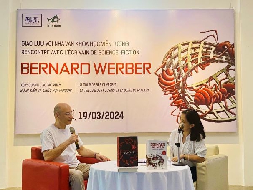 Độc giả Huế giao lưu với nhà văn khoa học viễn tưởng Bernard Werber
