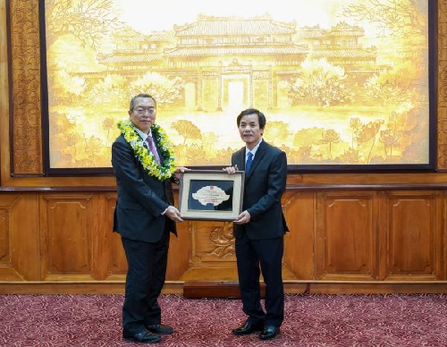  Trao danh hiệu “Công dân danh dự tỉnh Thừa Thiên Huế” cho ông Hattori Tadashi