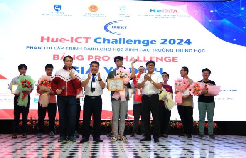 Trao giải Cuộc thi Hue-ICT Challenge năm 2024