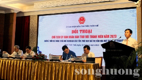 Chủ tịch UBND tỉnh Thừa Thiên Huế đối thoại với đoàn viên, thanh niên