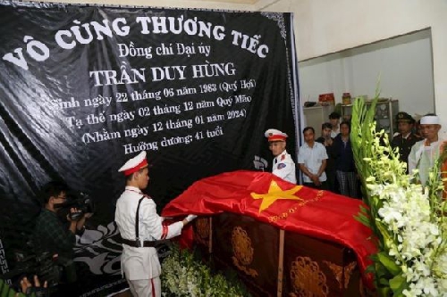 Tiếc thương Đại úy Trần Duy Hùng đã hy sinh khi đang làm nhiệm vụ