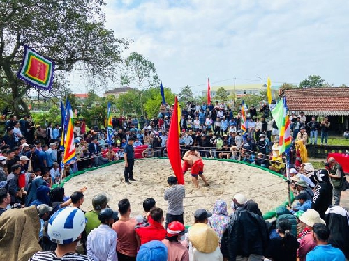  Hội vật truyền thống làng Thủ Lễ