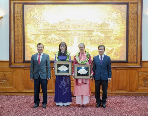 Trao tặng danh hiệu "Công dân danh dự tỉnh Thừa Thiên Huế"