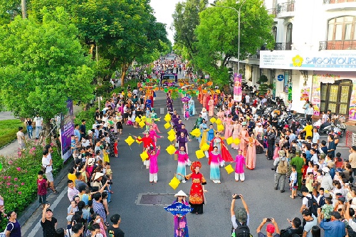 Lễ hội đường phố đậm nét Sắc màu văn hóa 