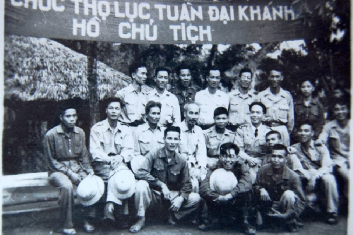 Đọc lại bức thư của Hội nghị Kháng chiến hành chính tỉnh Thừa Thiên gửi đồng bào toàn tỉnh nhân dịp sinh nhật lần thứ 60 của Bác Hồ