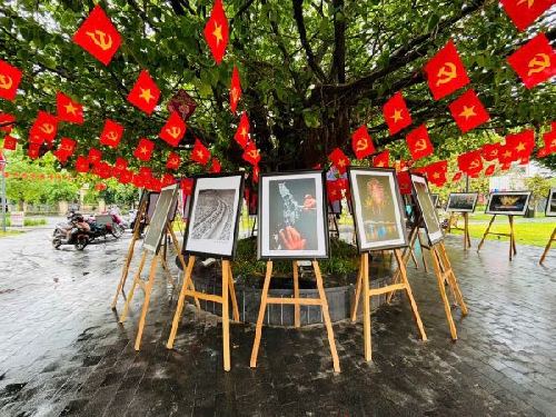 Khai mạc Không gian văn học nghệ thuật nhân kỷ niệm 80 năm ngày thành lập Liên hiệp các Hội VHNT thành phố Huế