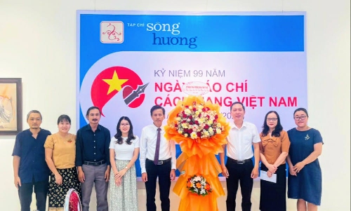 Gặp gỡ thân tình tại Tạp chí Sông Hương nhân ngày Báo chí Cách mạng Việt Nam 21/6