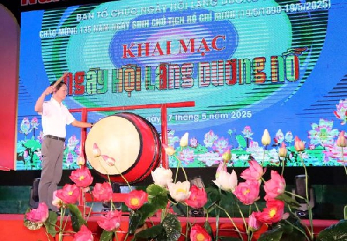 Ngày hội làng Dương Nỗ - Hành trình Tháng Năm