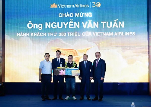 Vietnam Airlines đón hành khách thứ 350 triệu