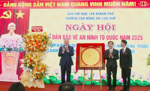 Phó Thủ tướng Thường trực Chính phủ Nguyễn Hòa Bình tham dự “Ngày hội Toàn dân bảo vệ an ninh Tổ quốc năm 2025” tại Thành phố Huế.