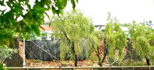 Một đoạn tường Hoàng Thành Huế đổ sập do mưa lũ kéo dài