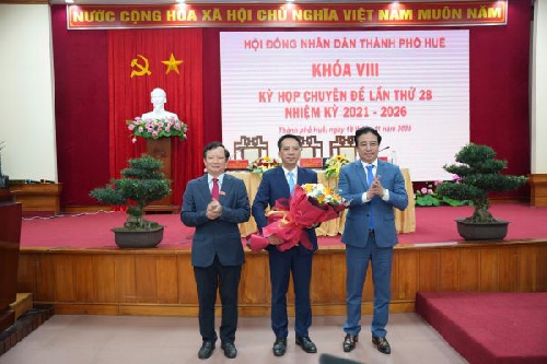 Đồng chí Trần Hữu Thùy Giang được bầu giữ chức vụ Phó Chủ tịch UBND thành phố Huế nhiệm kỳ 2021 - 2026