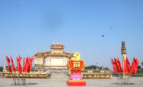 Thành phố Huế rực rỡ cờ hoa chào mừng Đại hội XIV của Đảng