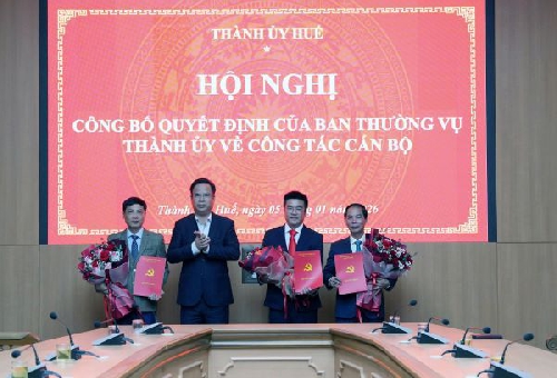 Công bố quyết định của Ban Thường vụ Thành uỷ về công tác cán bộ.