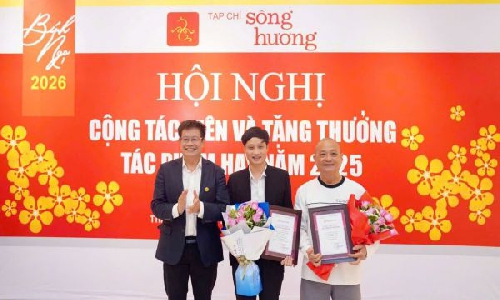 Gặp mặt Cộng tác viên và trao tặng thưởng tác phẩm hay trên Tạp chí Sông Hương năm 2025.