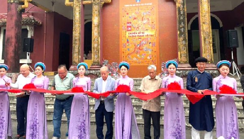 Khai mạc triển lãm “Chuyện kể từ những trang cổ thư” tại Huế