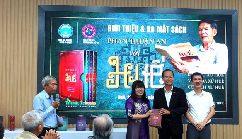 Giới thiệu sách “Phan Thuận An với Huế”.