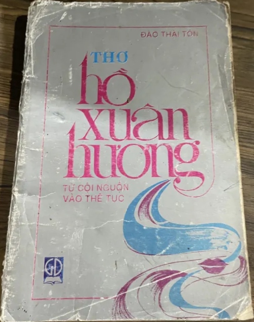 Nhân hứng cũng vừa toan cất bút...