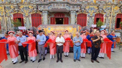 Khai mạc triển lãm mỹ thuật "Những cánh cửa Di sản Huế".