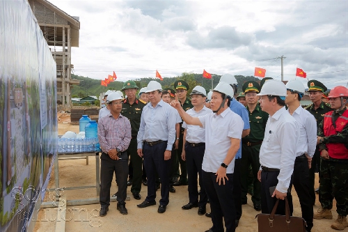 Phó Thủ tướng Lê Tiến Châu kiểm tra tiến độ dự án Trường phổ thông nội trú liên cấp các xã biên giới trên địa bàn thành phố Huế.