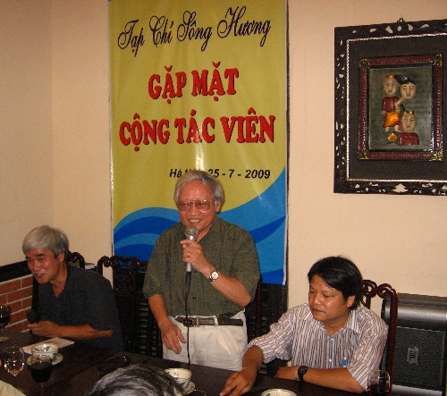 Gặp mặt thân mật cộng tác viên Tạp chí Sông Hương tại đất Hà thành