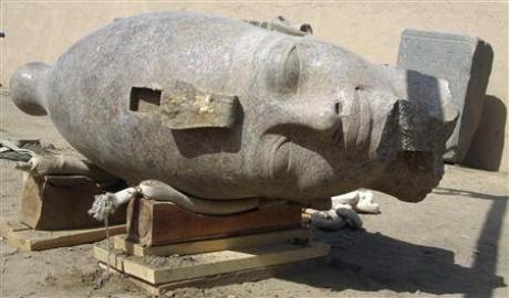 Ai Cập: Tìm thấy một phần tượng Vua Amenhotep III