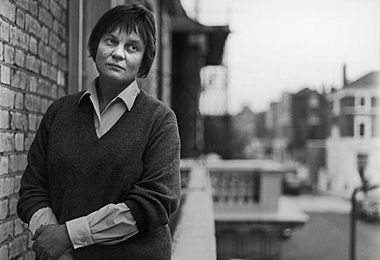 Chuyện tình sóng gió của nữ văn sĩ Iris Murdoch