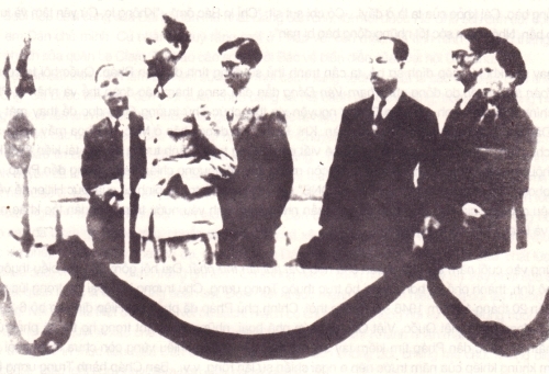 Hồ Chủ tịch với trí thức dân chủ trong cách mạng tháng 8