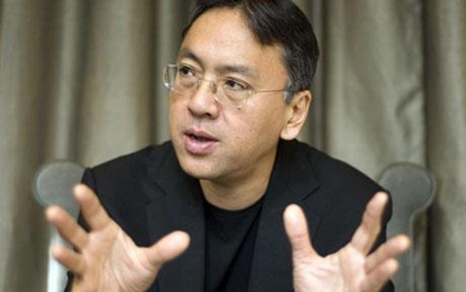 Kazuo Ishiguro thích ngôn ngữ của giới cầu thủ