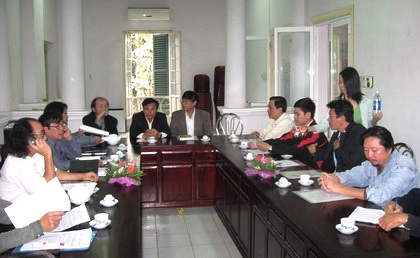 Ban Chấp hành Liên hiệp các Hội VHNT Thừa Thiên Huế họp phiên đầu tiên và công bố  tặng thưởng hàng năm