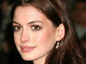 Anne Hathaway là miêu nữ của phim 