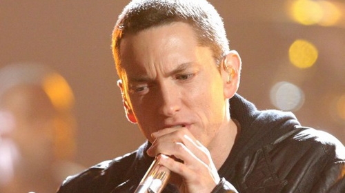 Eminem phá kỉ lục của Michael Jackson