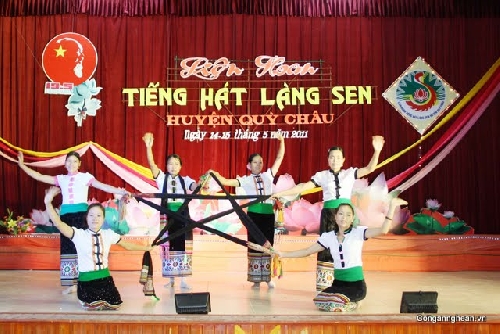 Liên hoan Tiếng hát Làng Sen năm 2011