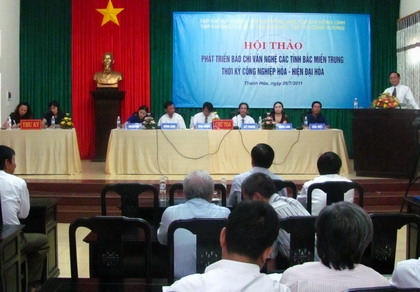 Tạp chí Sông Hương tham dự “Hội thảo phát triển báo chí văn nghệ các tỉnh Bắc Miền Trung”