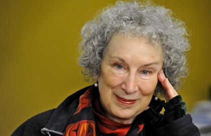 Margaret Atwood phản đối việc đóng cửa thư viện